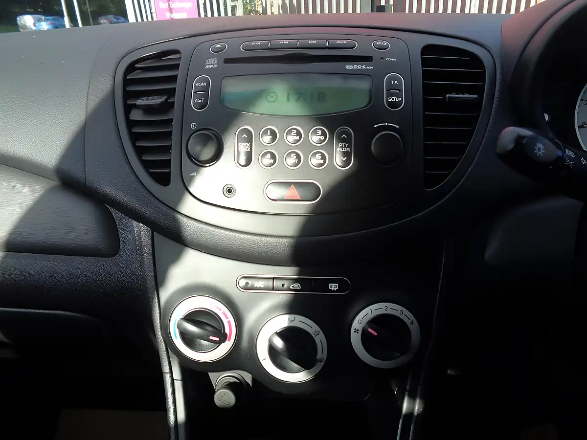 Used 2009 Hyundai I10 Classic Silver - Interior and Exterior details 11