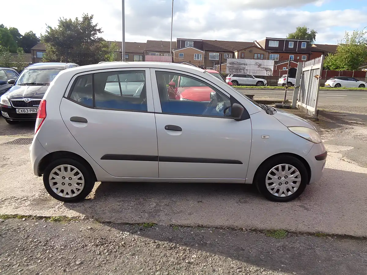 Used 2009 Hyundai I10 Classic Silver - Interior and Exterior details 2