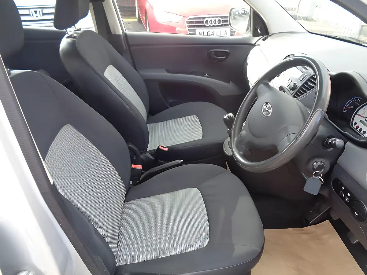 Used 2009 Hyundai I10 Classic Silver - Interior and Exterior details 8