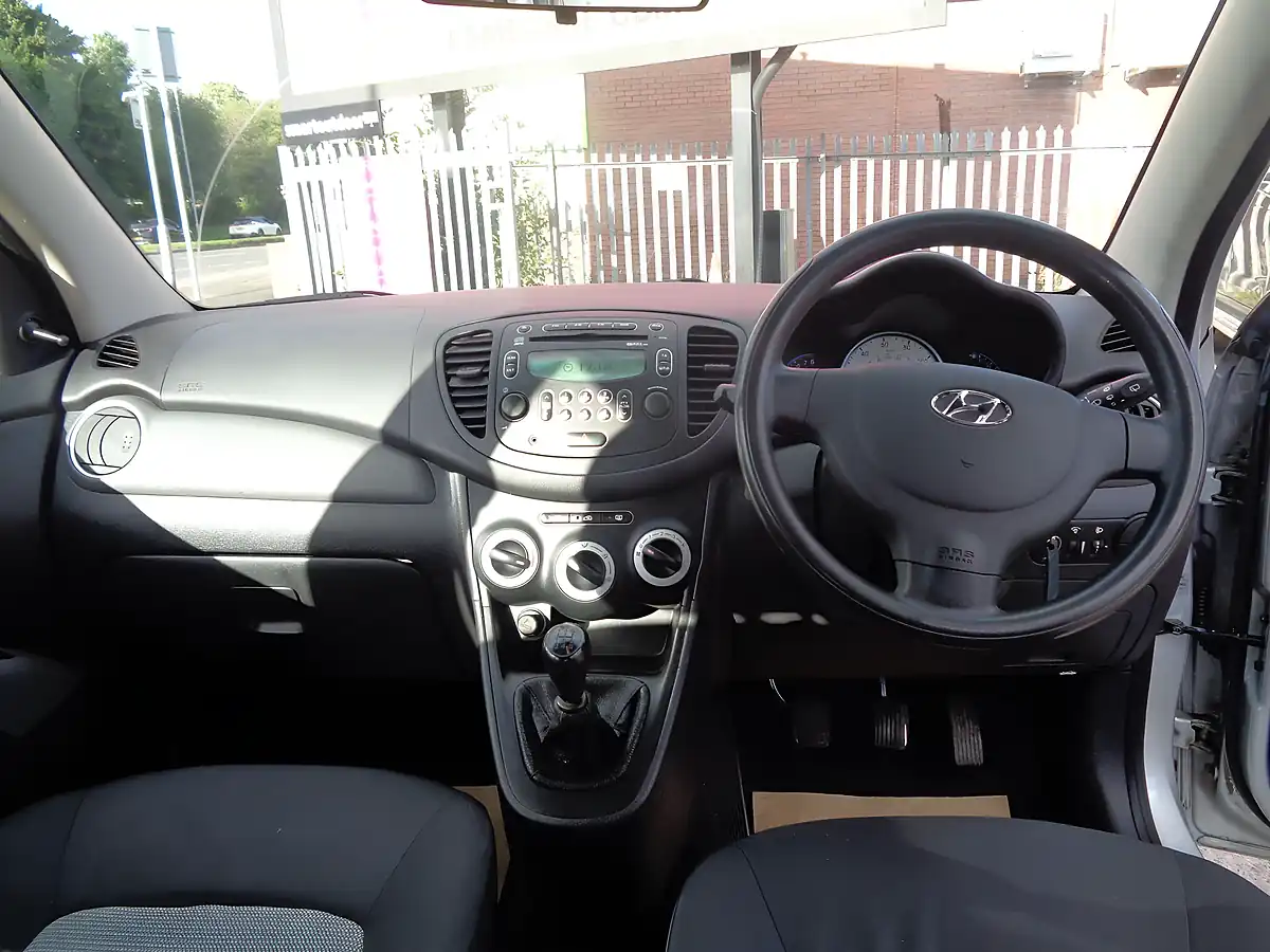 Used 2009 Hyundai I10 Classic Silver - Interior and Exterior details 9