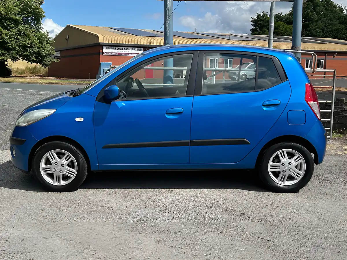 Used 2009 Hyundai i10 Comfort Blue - Interior and Exterior details 8