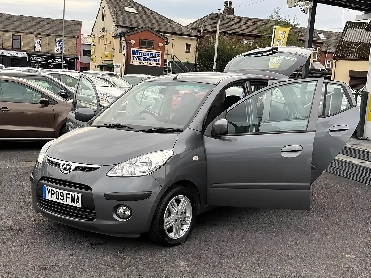 Used 2009 Hyundai I10 Comfort Grey - Interior and Exterior details 10