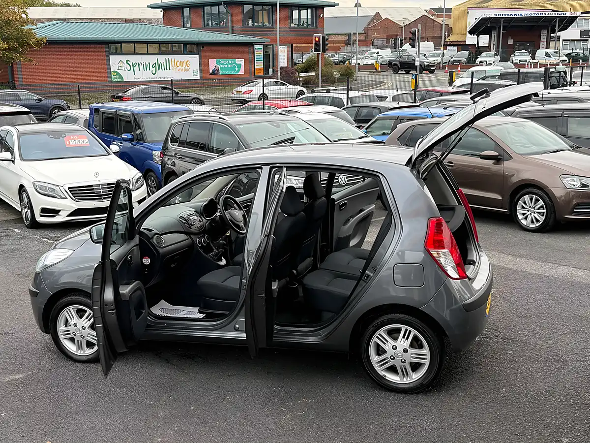 Used 2009 Hyundai I10 Comfort Grey - Interior and Exterior details 11