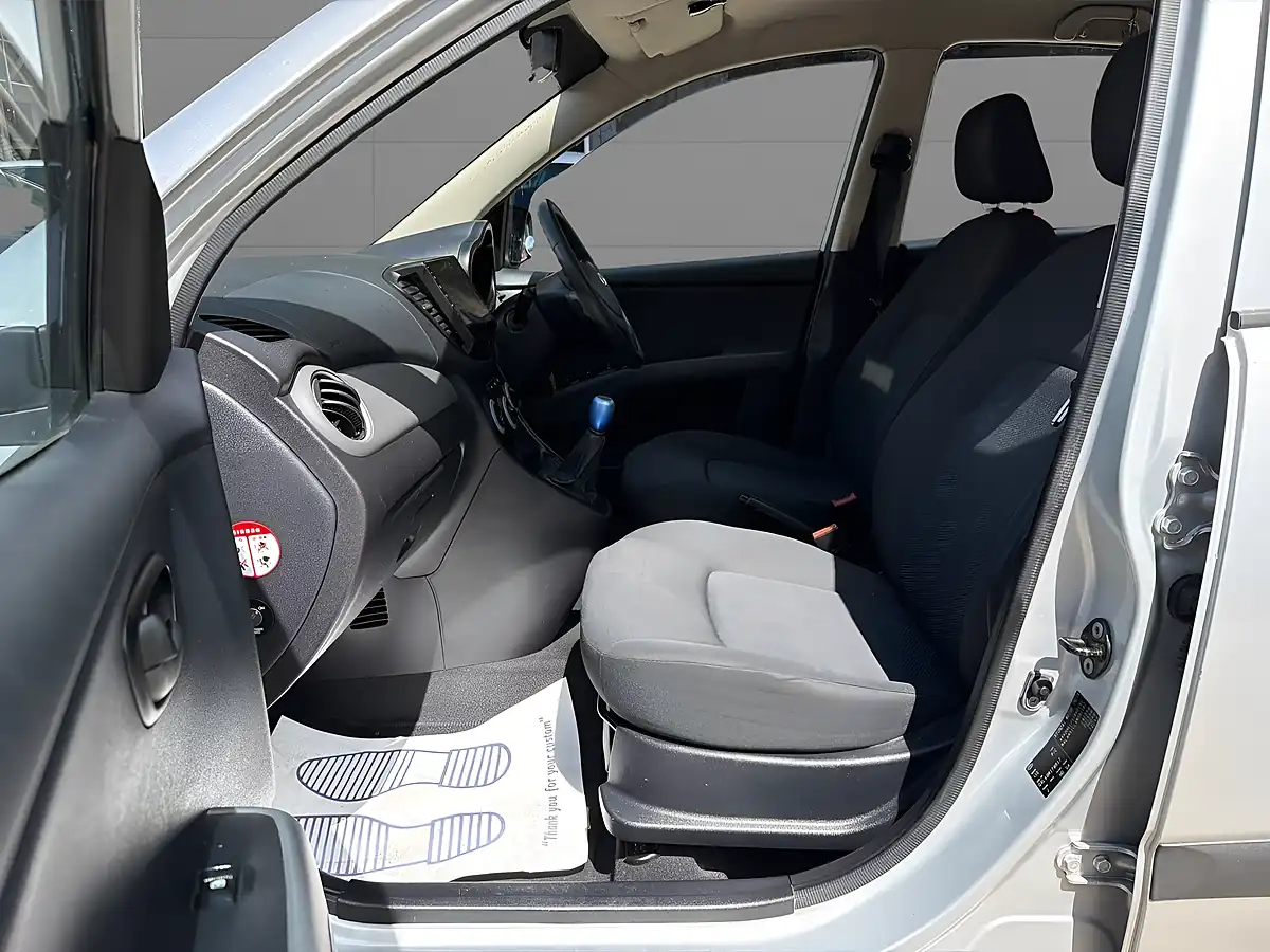 Used 2009 Hyundai I10 Comfort Silver - Interior and Exterior details 11