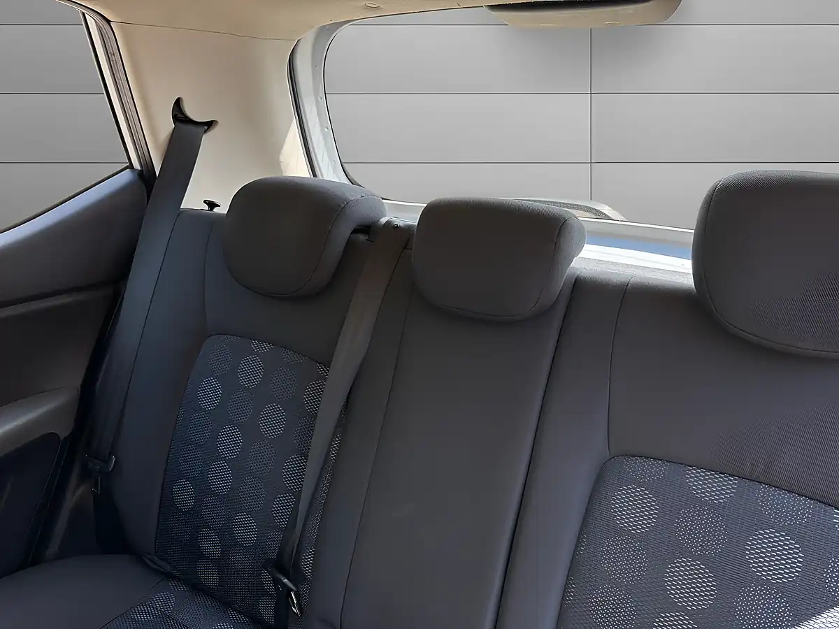 Used 2009 Hyundai I10 Comfort Silver - Interior and Exterior details 14