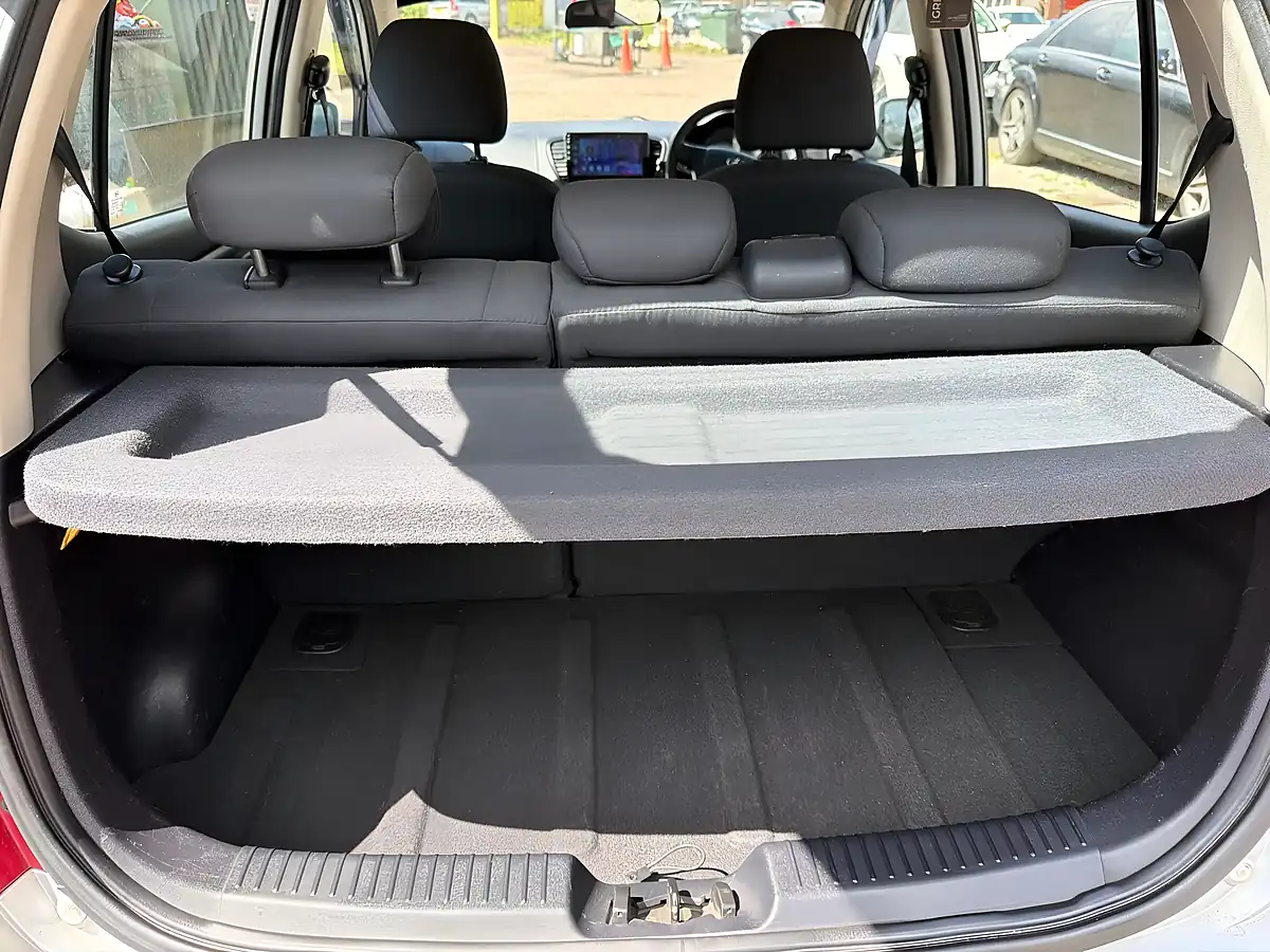 Used 2009 Hyundai I10 Comfort Silver - Interior and Exterior details 17