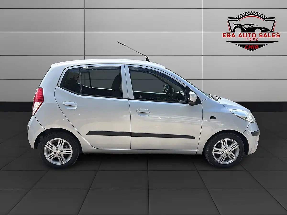Used 2009 Hyundai I10 Comfort Silver - Interior and Exterior details 8