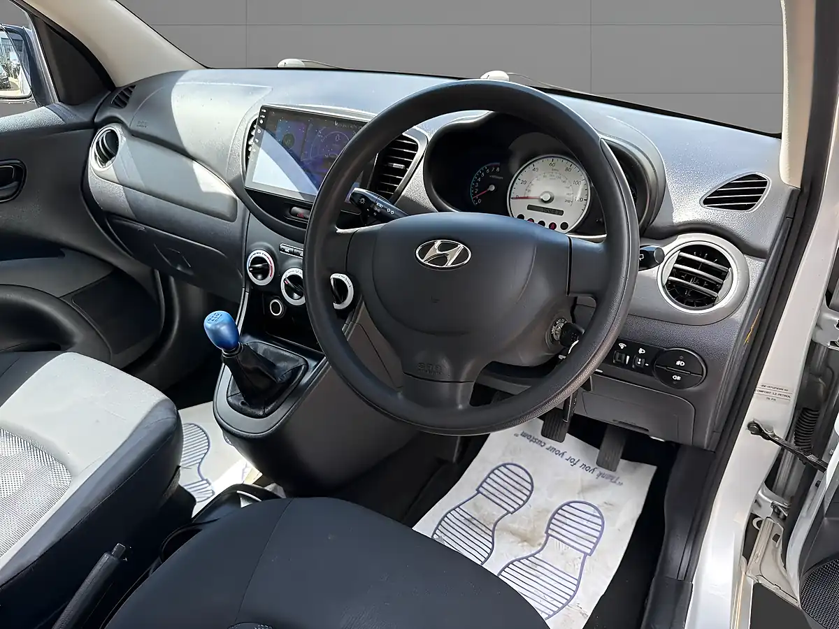 Used 2009 Hyundai I10 Comfort Silver - Interior and Exterior details 9