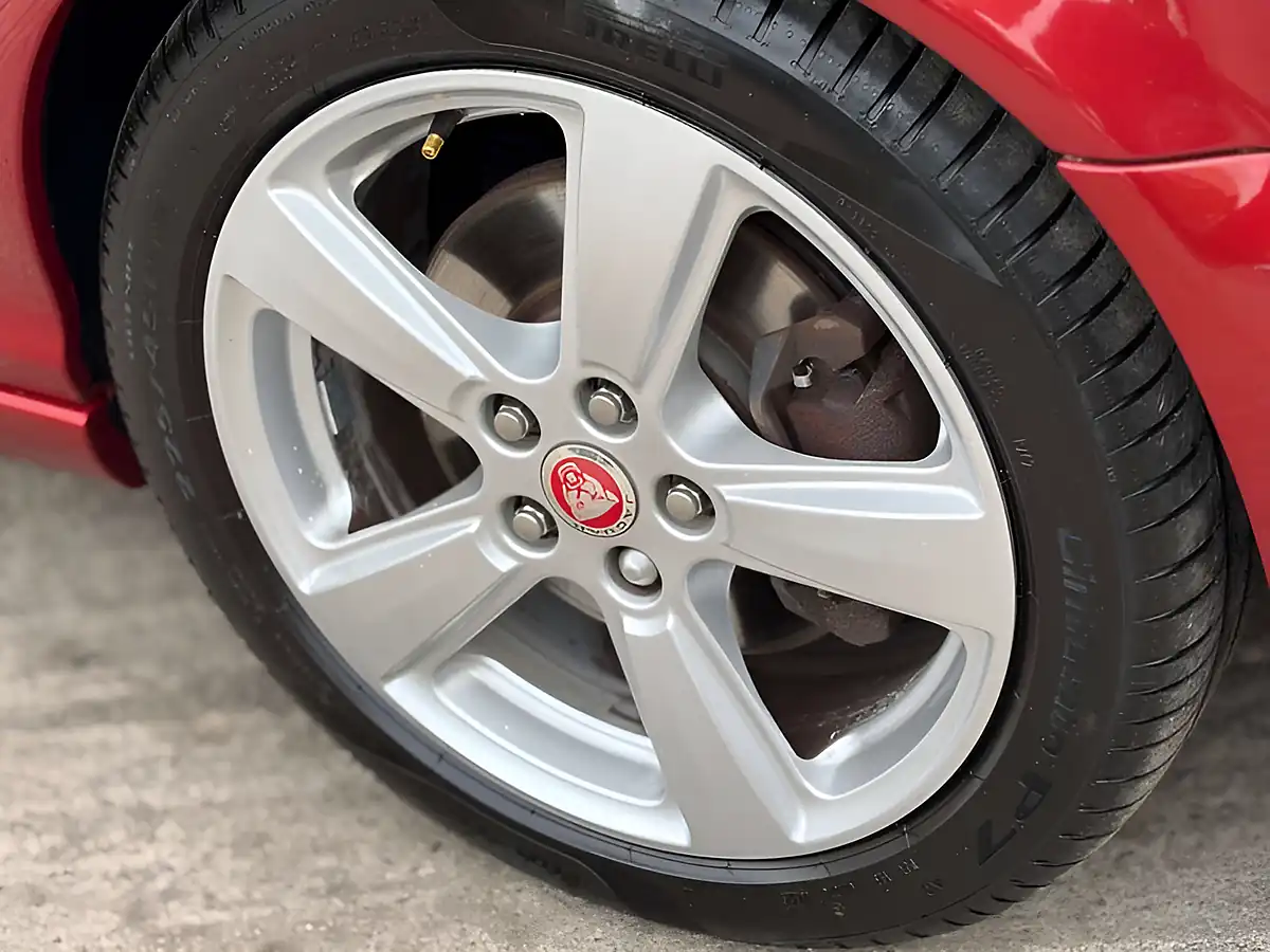 Used 2009 Jaguar X-Type Se Chilli Red - Interior and Exterior details 4