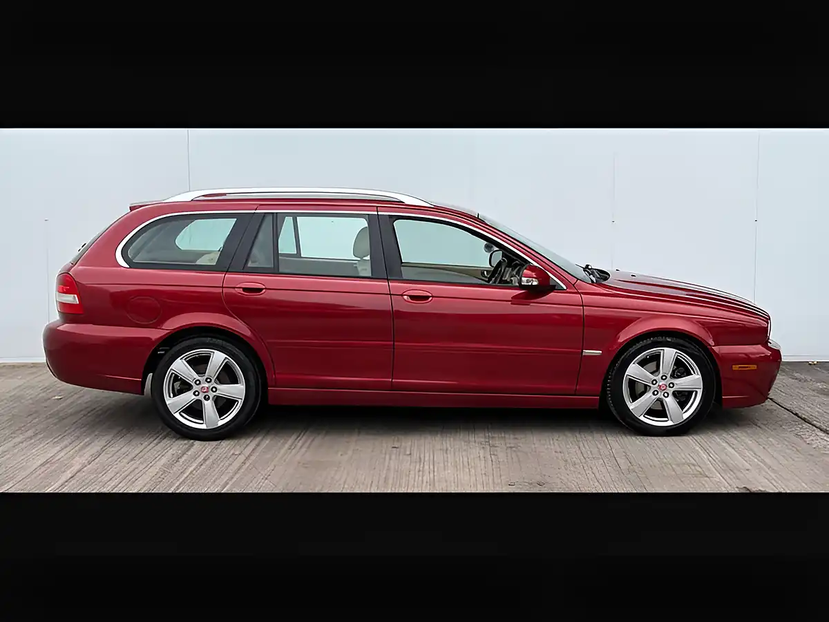Used 2009 Jaguar X-Type Se Chilli Red - Interior and Exterior details 5