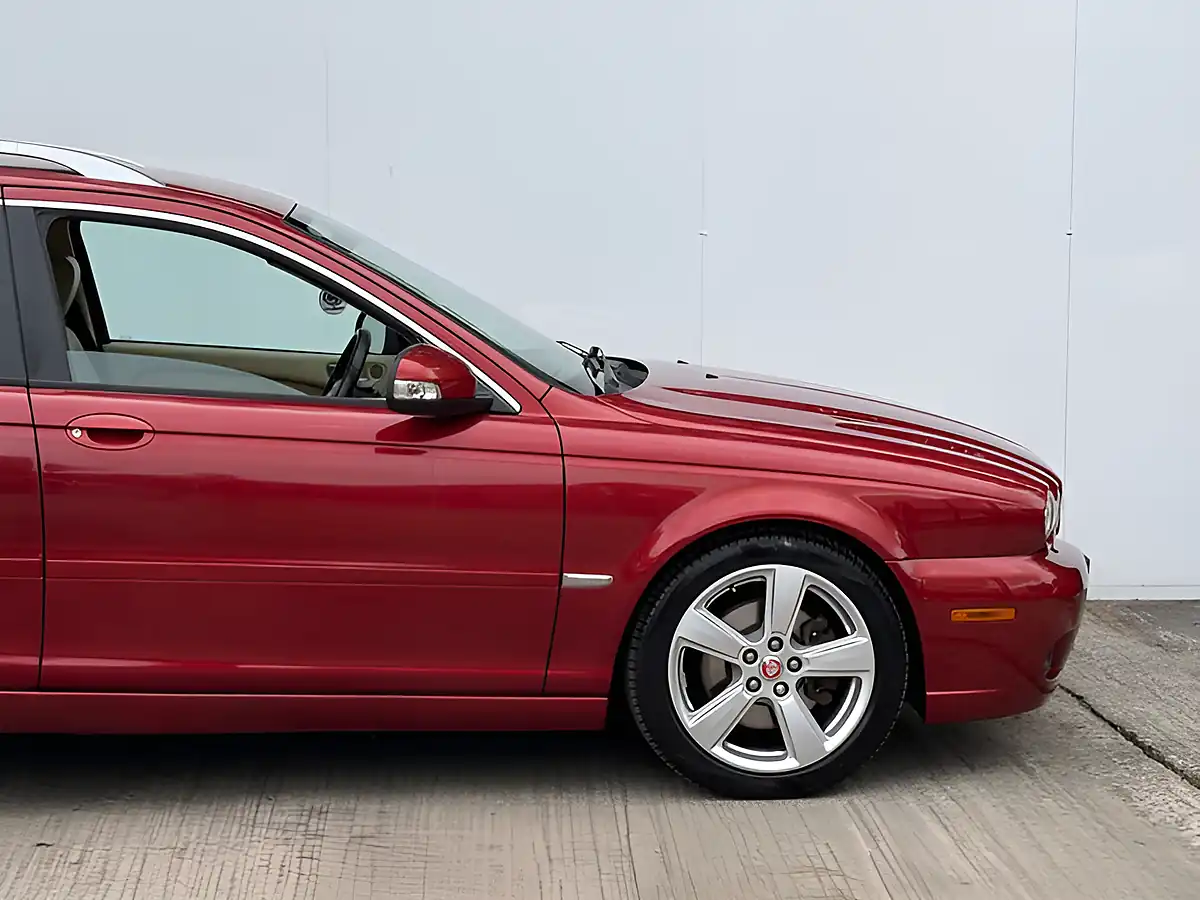 Used 2009 Jaguar X-Type Se Chilli Red - Interior and Exterior details 8