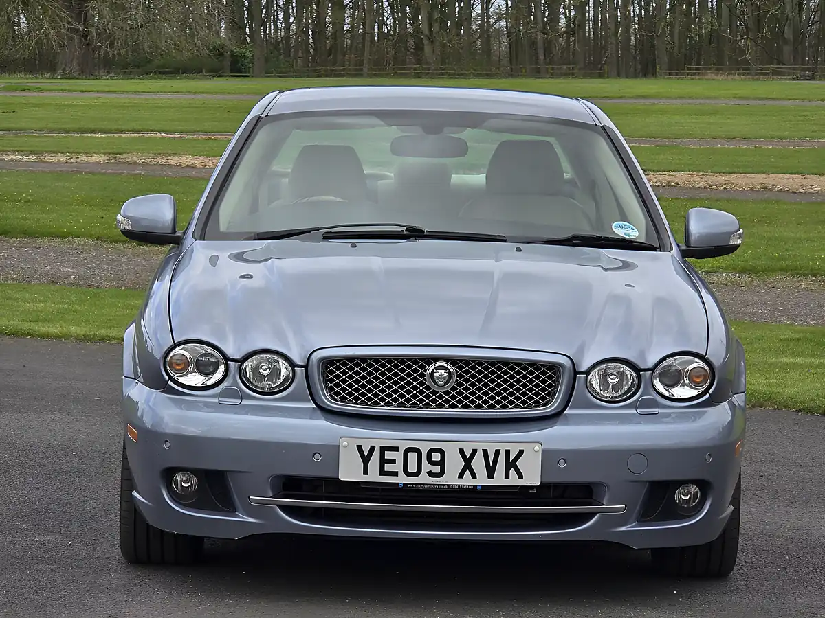 Used 2009 Jaguar X-Type Se Metallic Blue - Front View