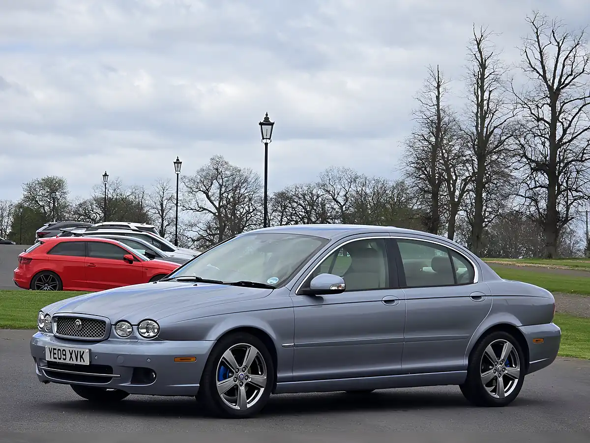 Used 2009 Jaguar X-Type Se Metallic Blue - Interior and Exterior details 10