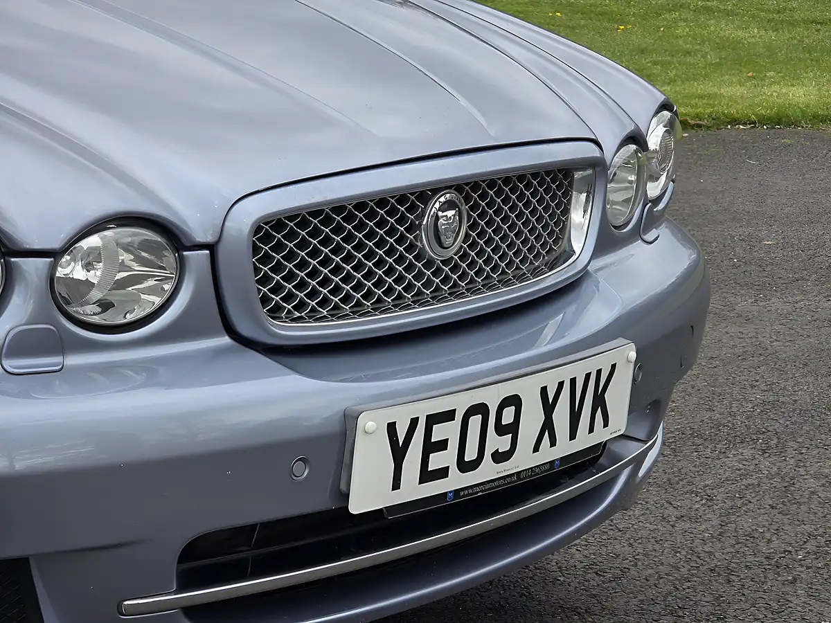 Used 2009 Jaguar X-Type Se Metallic Blue - Interior and Exterior details 11