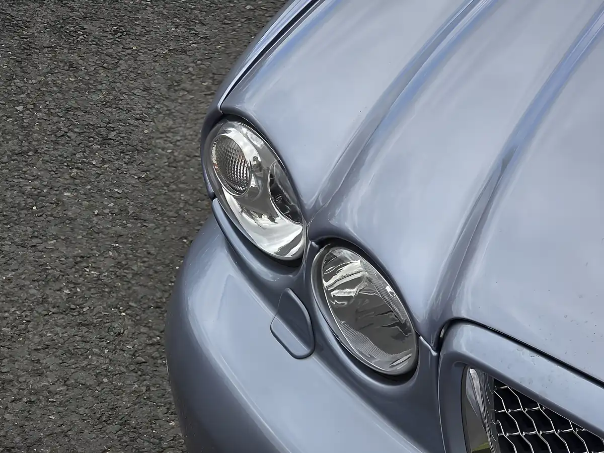 Used 2009 Jaguar X-Type Se Metallic Blue - Interior and Exterior details 12