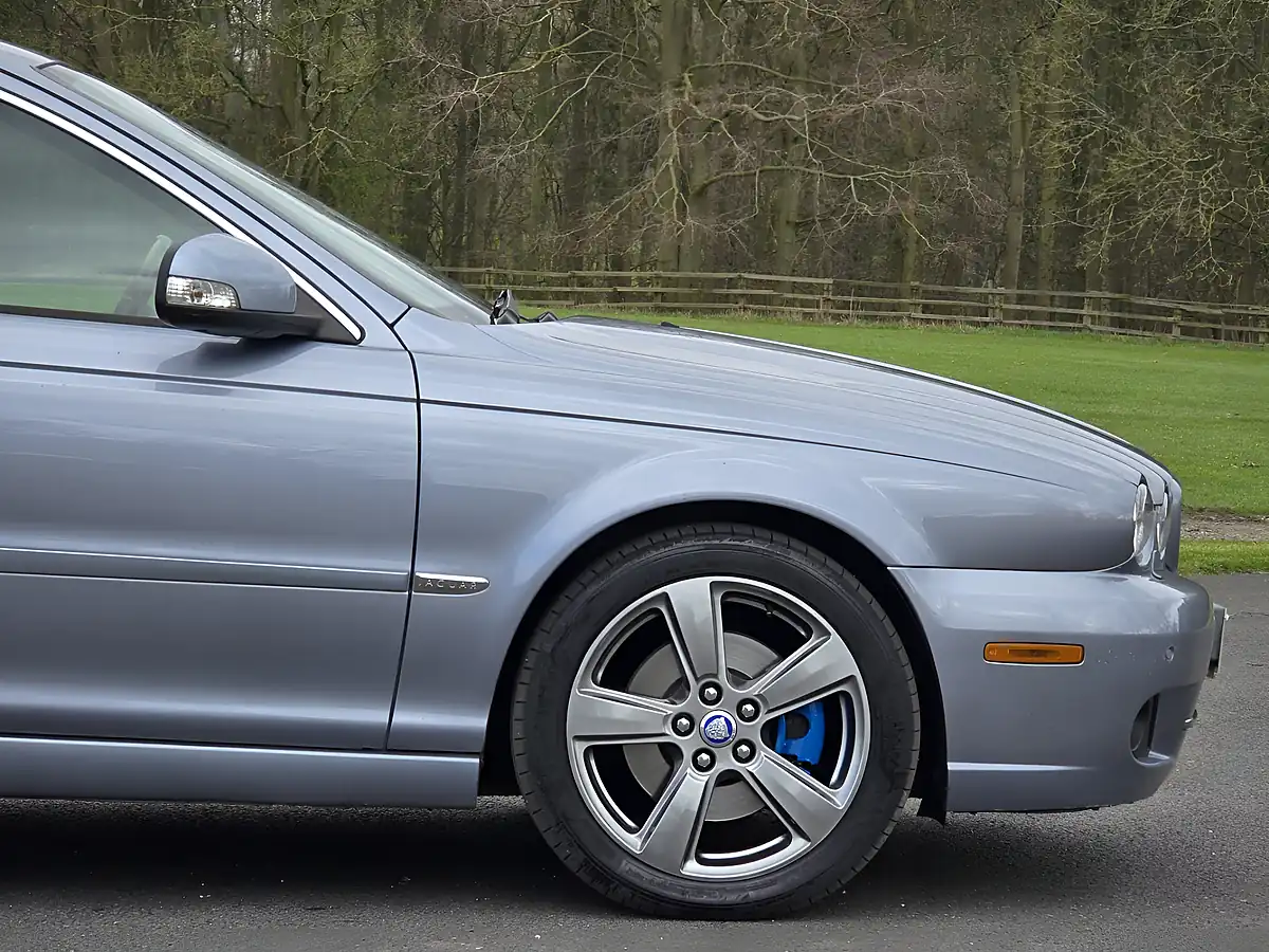 Used 2009 Jaguar X-Type Se Metallic Blue - Interior and Exterior details 15