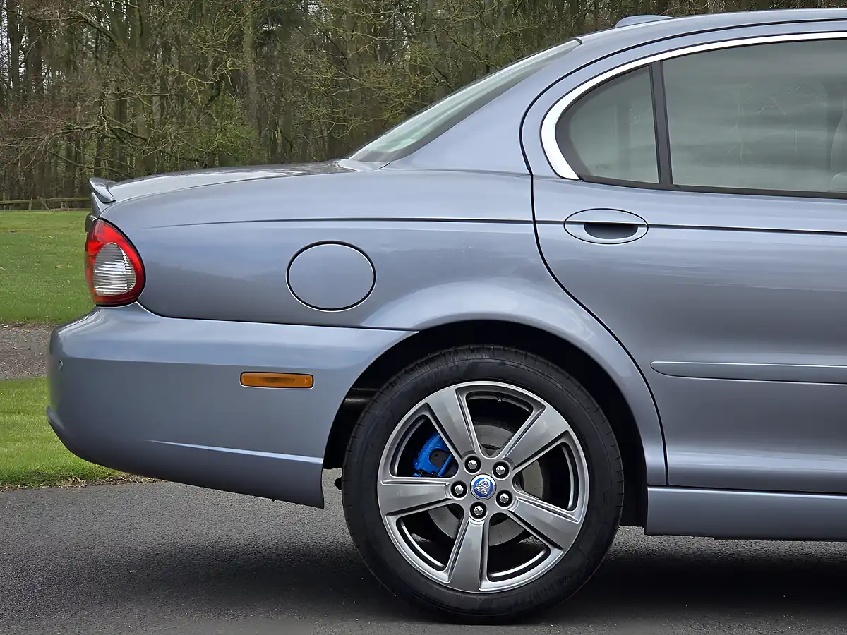 Used 2009 Jaguar X-Type Se Metallic Blue - Interior and Exterior details 16