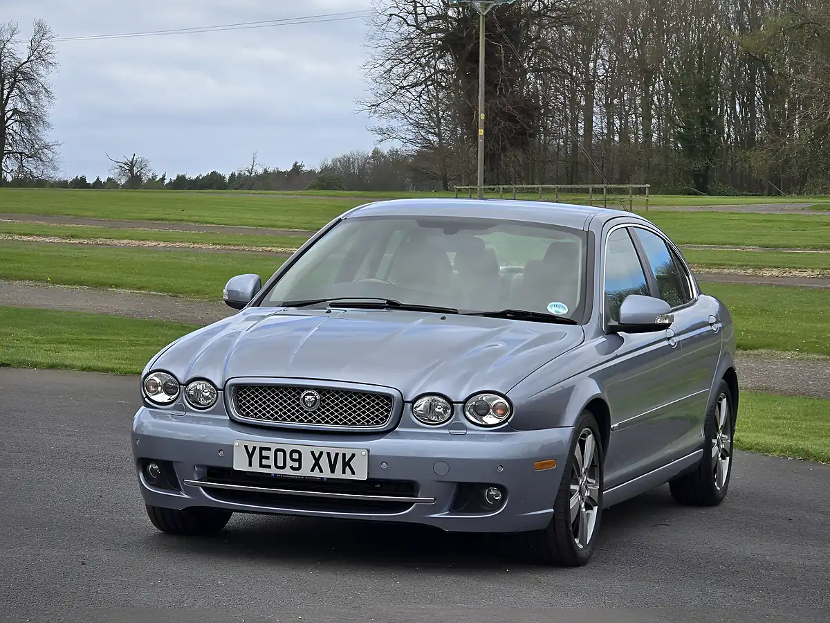 Used 2009 Jaguar X-Type Se Metallic Blue - Interior and Exterior details 2