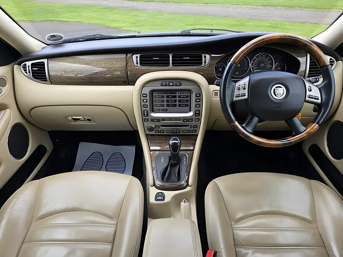 Used 2009 Jaguar X-Type Se Metallic Blue - Interior and Exterior details 4