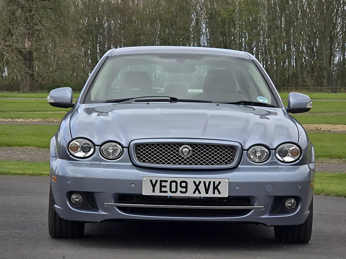 Used 2009 Jaguar X-Type Se Metallic Blue - Interior and Exterior details 8