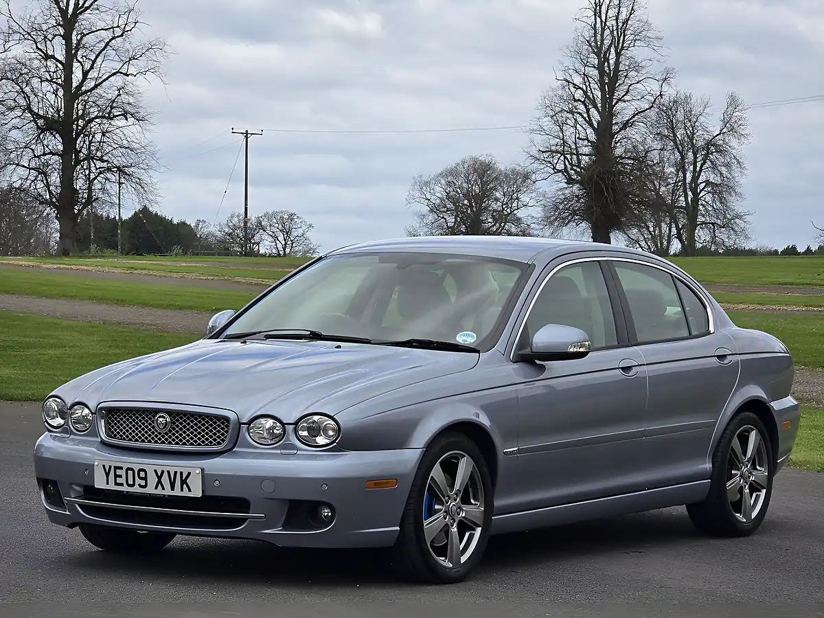 Used 2009 Jaguar X-Type Se Metallic Blue - Interior and Exterior details 9