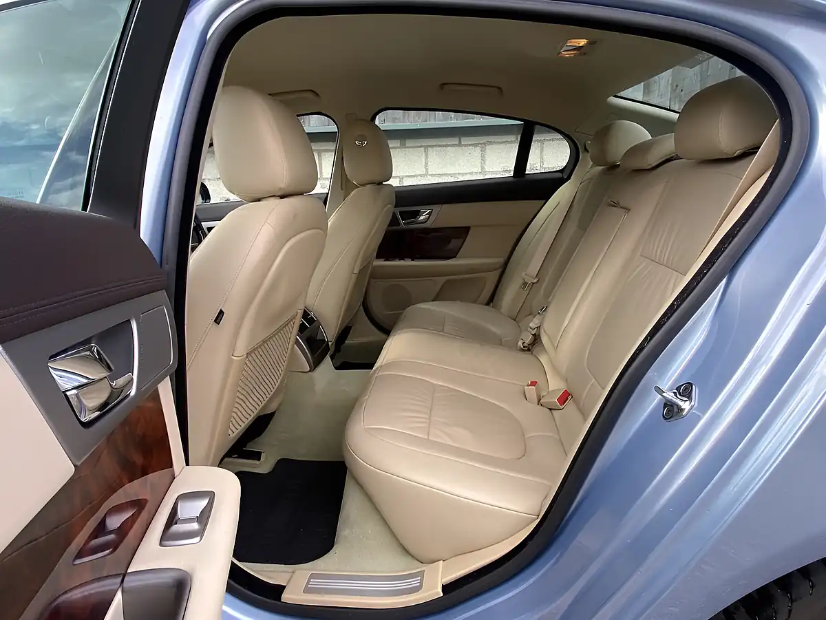 Used 2009 Jaguar Xf Luxury Frost Blue - Interior and Exterior details 14