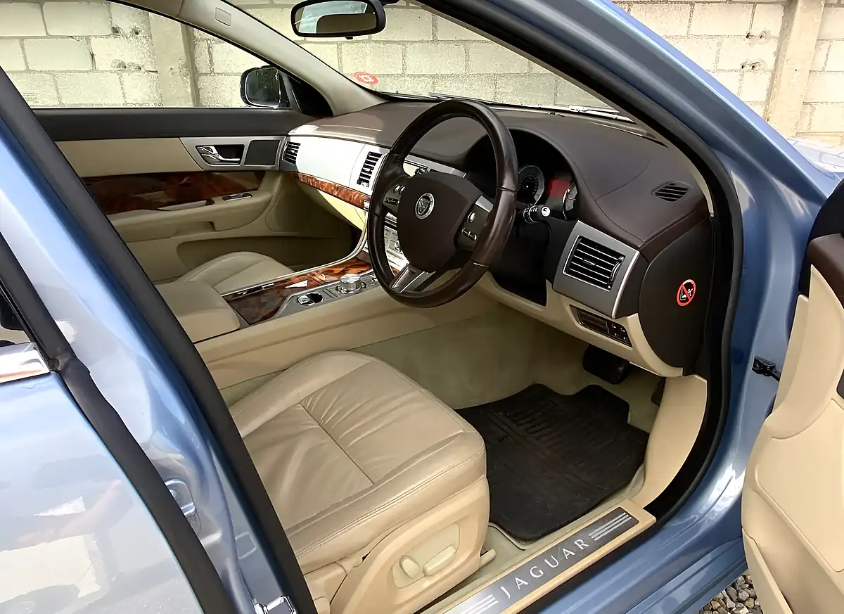 Used 2009 Jaguar Xf Luxury Frost Blue - Interior and Exterior details 7