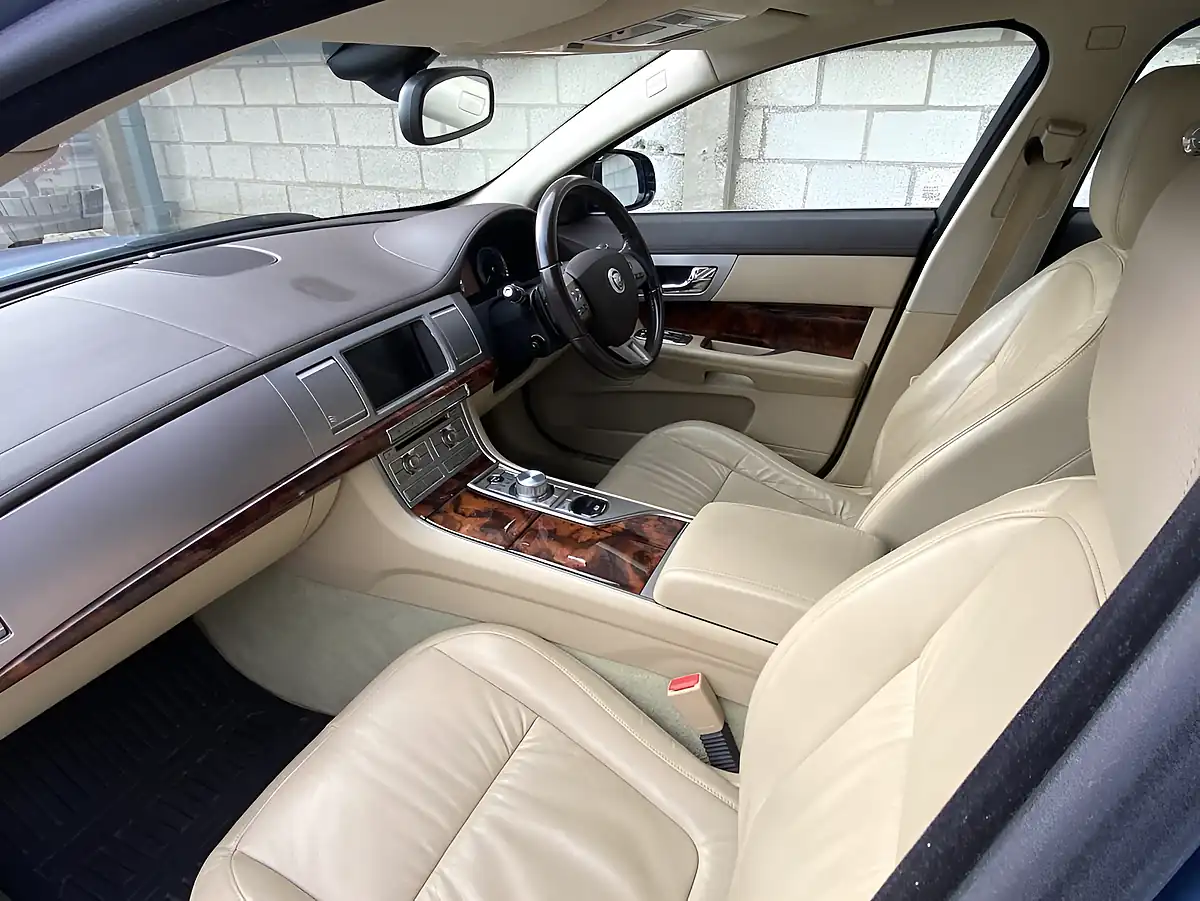 Used 2009 Jaguar Xf Luxury Frost Blue - Interior and Exterior details 8