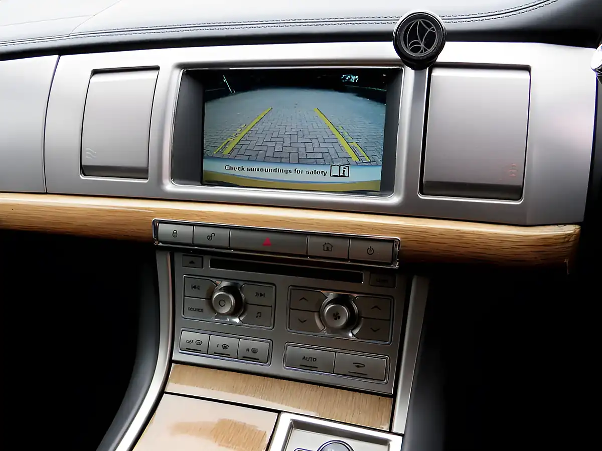 Used 2009 Jaguar Xf Premium Luxury Pearl Grey Metallic - Interior and Exterior details 17
