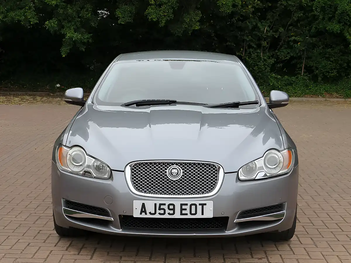 Used 2009 Jaguar Xf Premium Luxury Pearl Grey Metallic - Interior and Exterior details 8
