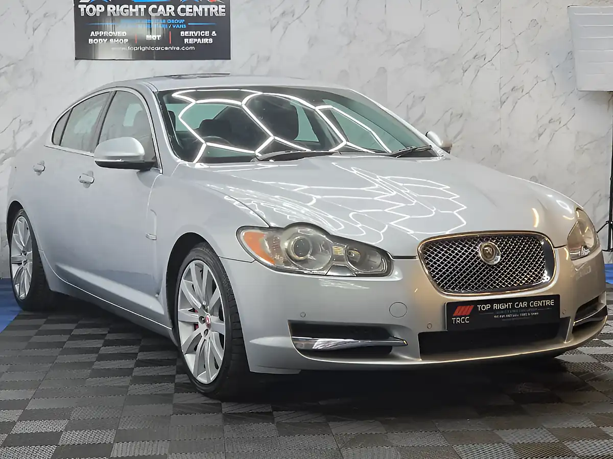 Used 2009 Jaguar Xf Premium Luxury Silver - Front View