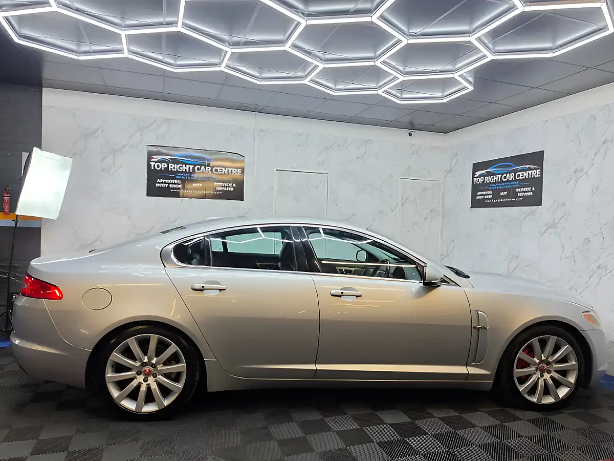 Used 2009 Jaguar Xf Premium Luxury Silver - Interior and Exterior details 10