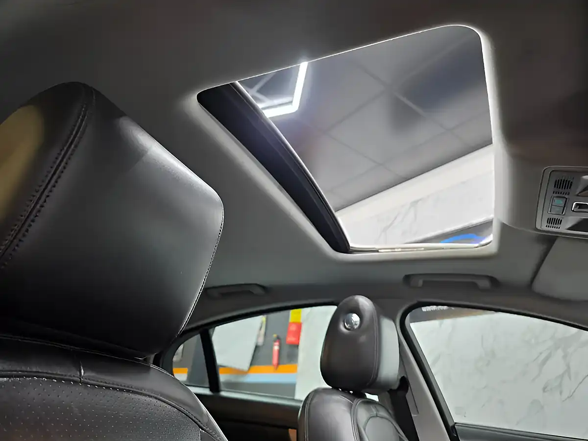 Used 2009 Jaguar Xf Premium Luxury Silver - Interior and Exterior details 11
