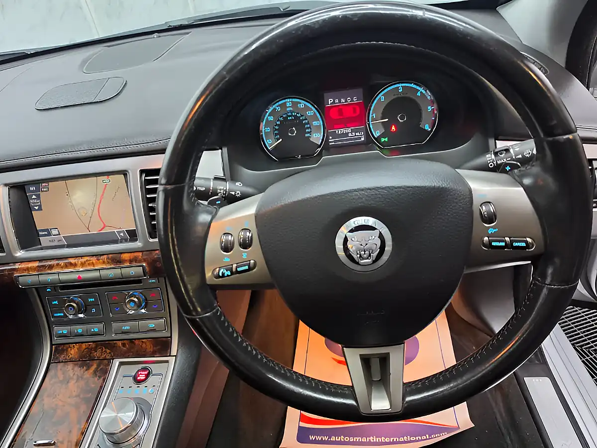 Used 2009 Jaguar Xf Premium Luxury Silver - Interior and Exterior details 12