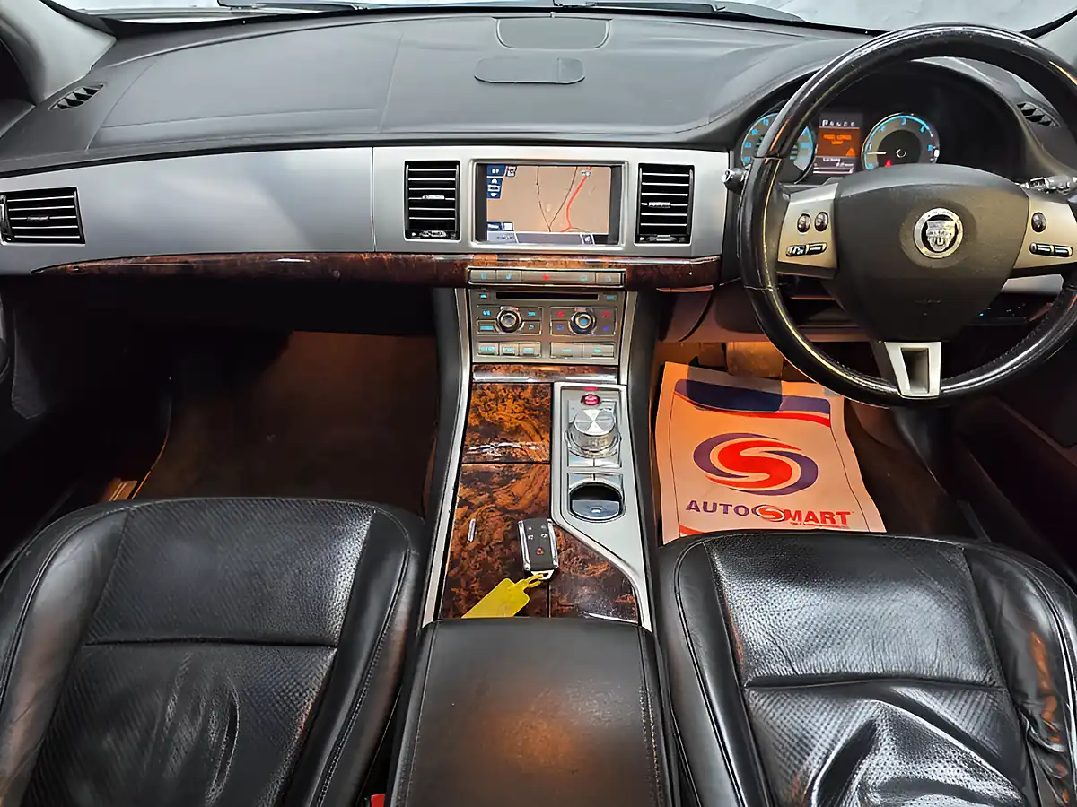 Used 2009 Jaguar Xf Premium Luxury Silver - Interior and Exterior details 13
