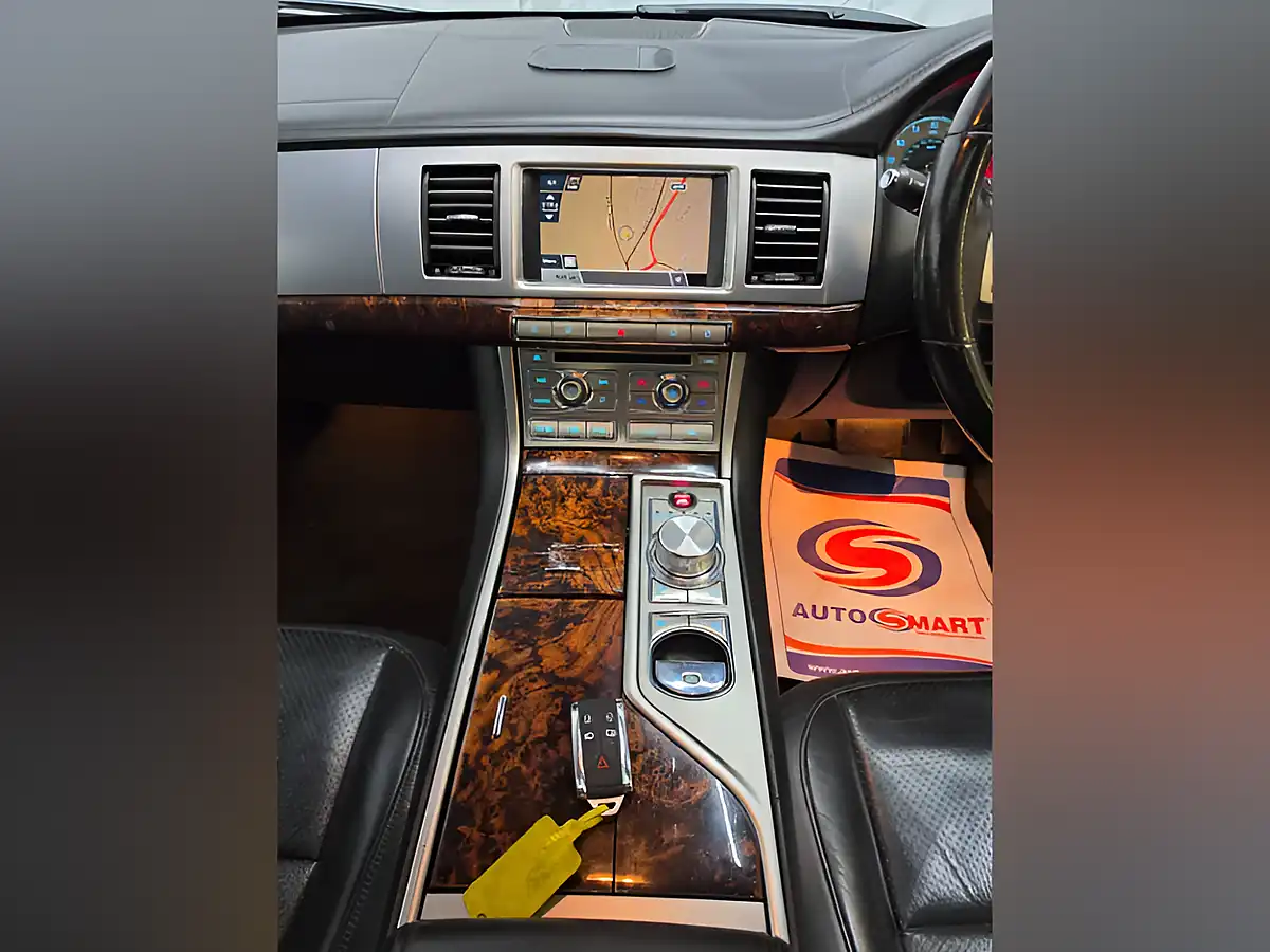 Used 2009 Jaguar Xf Premium Luxury Silver - Interior and Exterior details 14