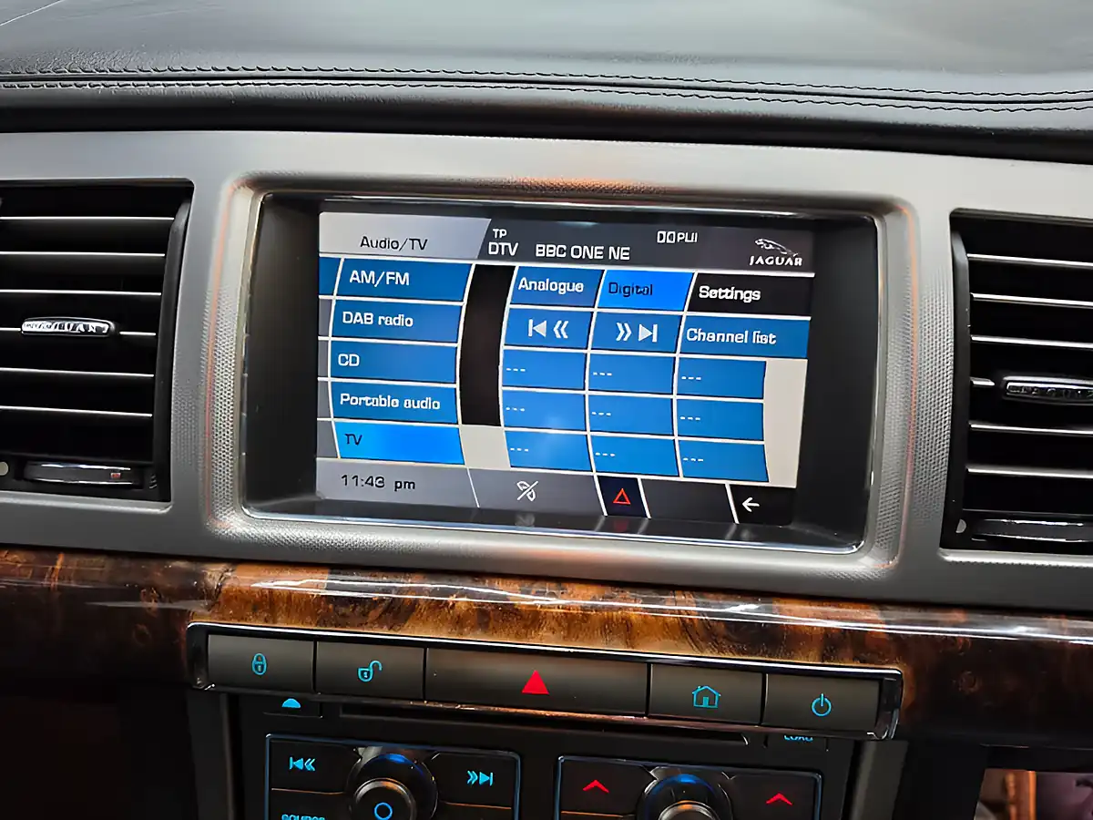 Used 2009 Jaguar Xf Premium Luxury Silver - Interior and Exterior details 15