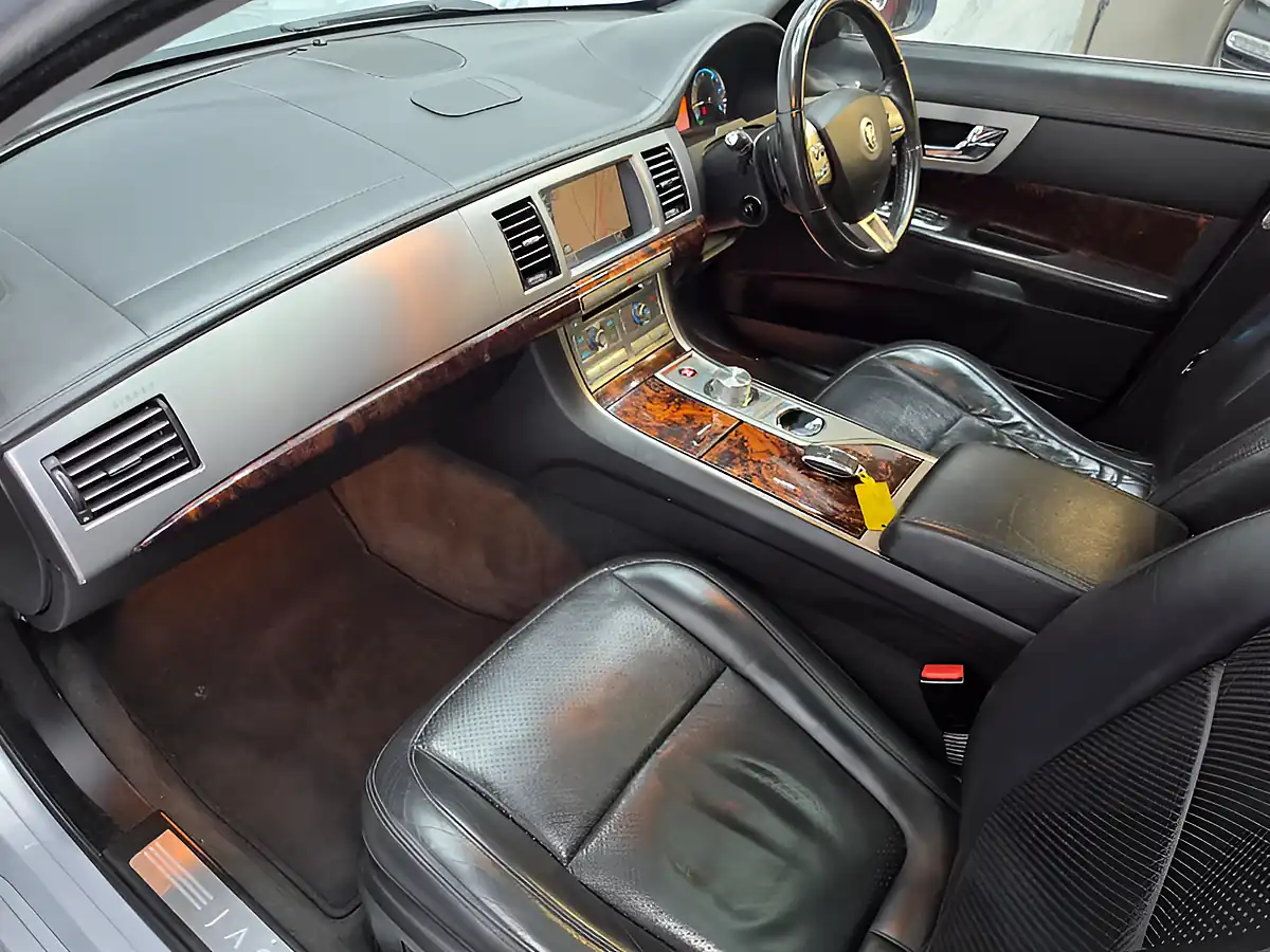 Used 2009 Jaguar Xf Premium Luxury Silver - Interior and Exterior details 16