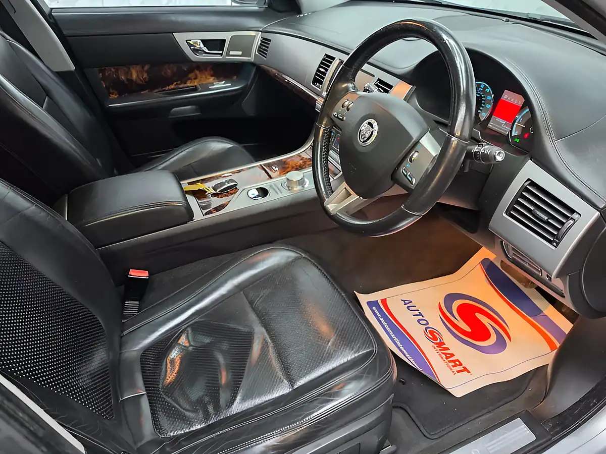 Used 2009 Jaguar Xf Premium Luxury Silver - Interior and Exterior details 18