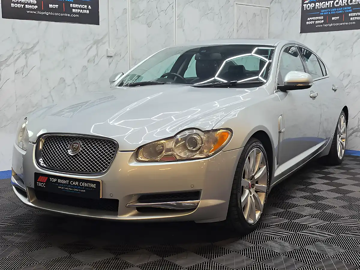 Used 2009 Jaguar Xf Premium Luxury Silver - Interior and Exterior details 4