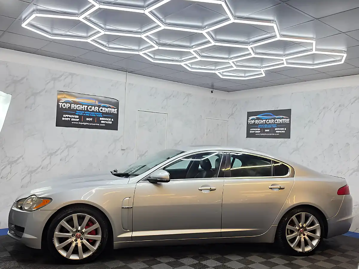 Used 2009 Jaguar Xf Premium Luxury Silver - Interior and Exterior details 8