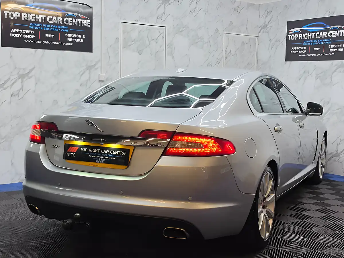 Used 2009 Jaguar Xf Premium Luxury Silver - Interior and Exterior details 9