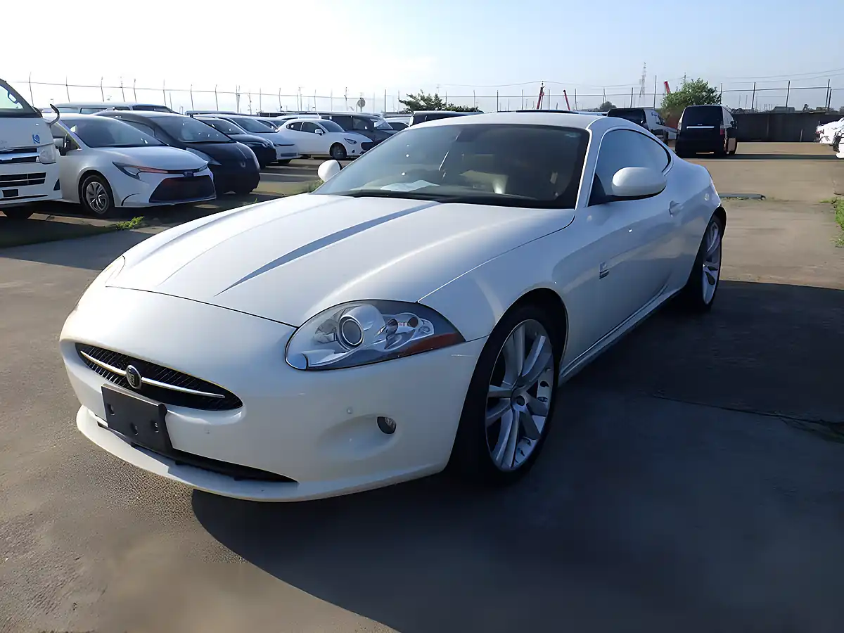 Used 2009 Jaguar Xk Coupe White - Front View
