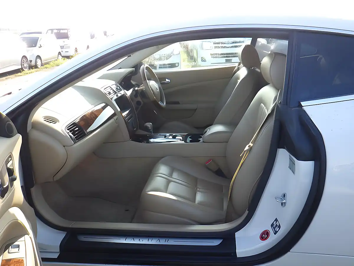 Used 2009 Jaguar Xk Coupe White - Interior and Exterior details 10