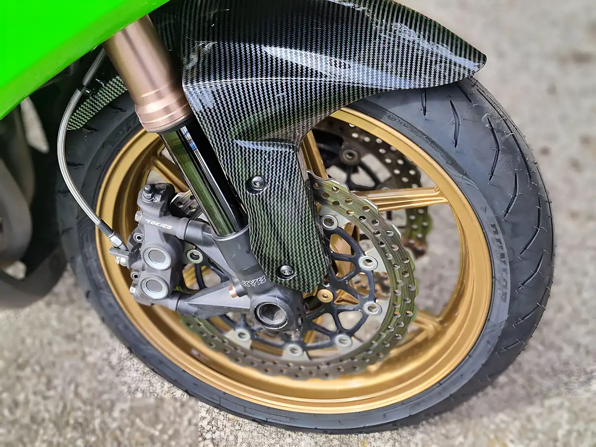 Used 2009 Kawasaki Ninja ZX-10R Green - Interior and Exterior details 13