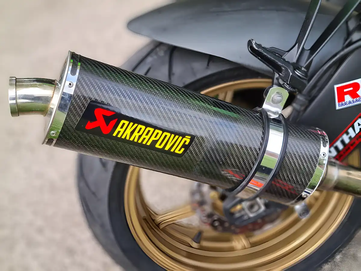 Used 2009 Kawasaki Ninja ZX-10R Green - Interior and Exterior details 14