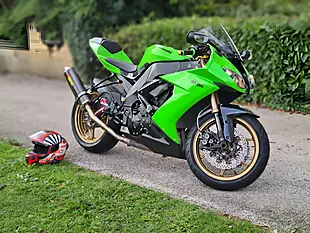Used 2009 Kawasaki Ninja ZX-10R Green - Interior and Exterior details 3