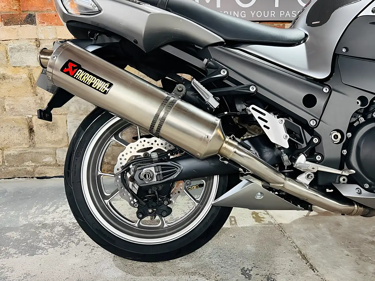 Used 2009 Kawasaki Zzr1400 Abs Silver - Interior and Exterior details 10
