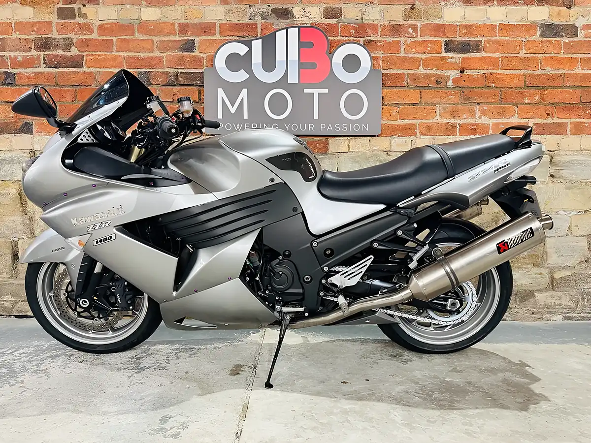 Used 2009 Kawasaki Zzr1400 Abs Silver - Interior and Exterior details 11