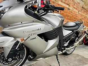 Used 2009 Kawasaki Zzr1400 Abs Silver - Interior and Exterior details 15